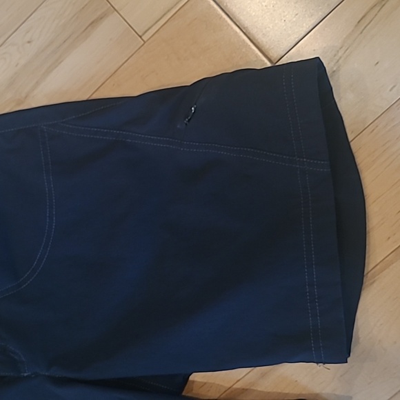 Athleta Dipper Shorts 9" Inseam - Picture 3 of 11